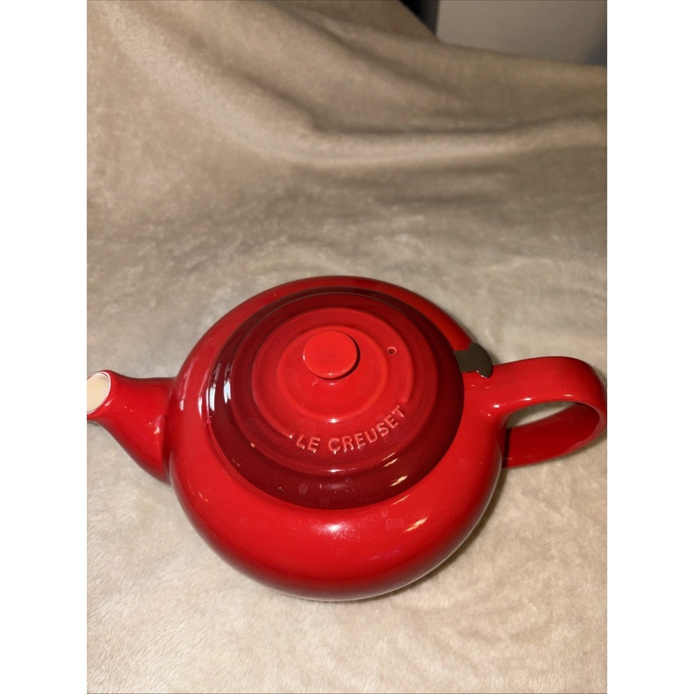 Le Creuset Large Teapot with Infuser 44 OZ (1.3L) Color: Cerise (Red) Ombré EUC - Picture 2 of 6